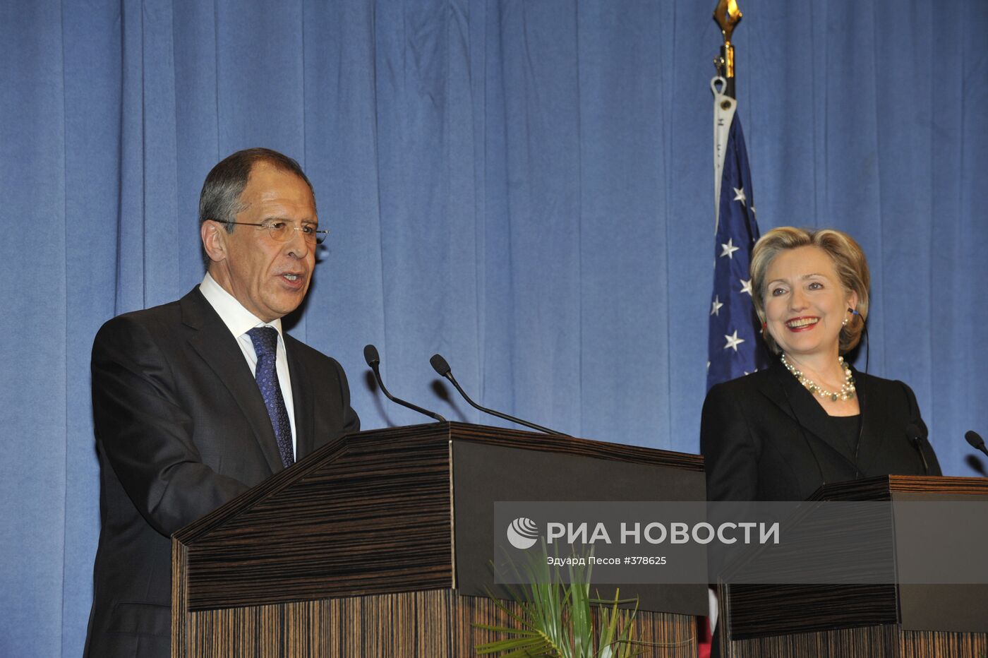 С.Лавров и Х.Клинтон на пресс-конференции в Женеве
