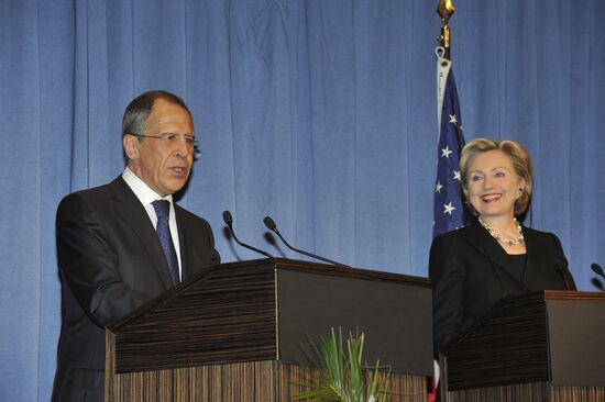 С.Лавров и Х.Клинтон на пресс-конференции в Женеве