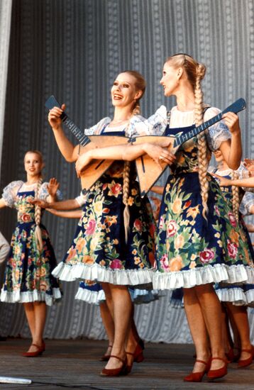 Выступление Красноярского ансамбля танца Сибири