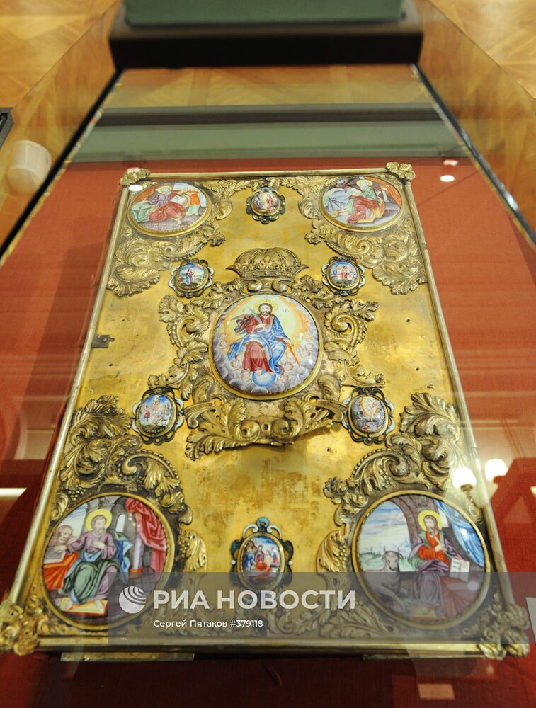 Выставка в честь 300-летия Полтавской битвы открылась в Москве