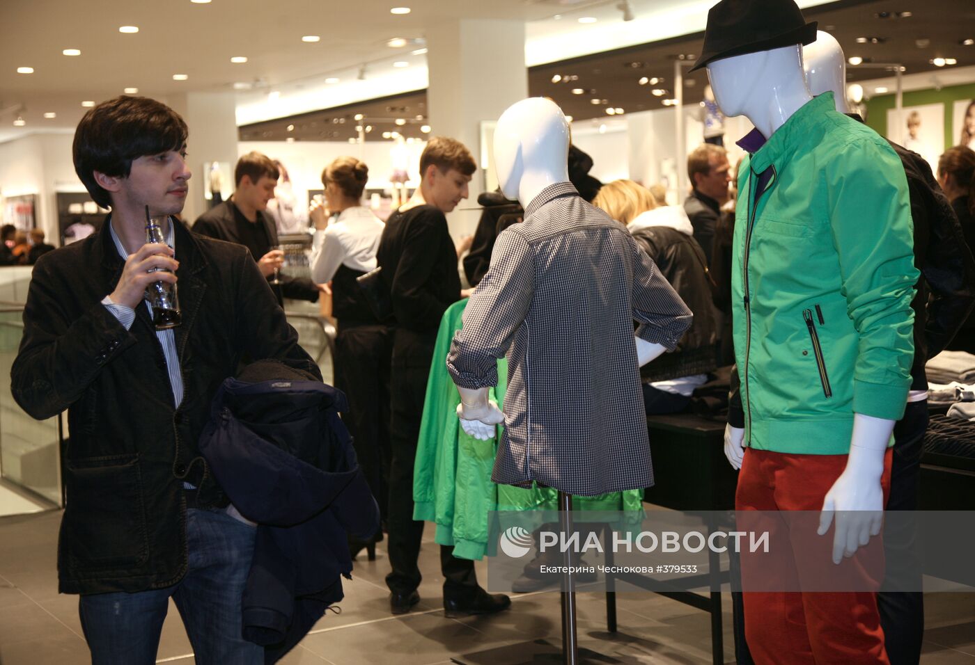 Открытие первого магазина шведской компании «H&M» в Москве