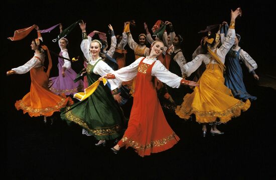 Выступление Ансамбля танца России