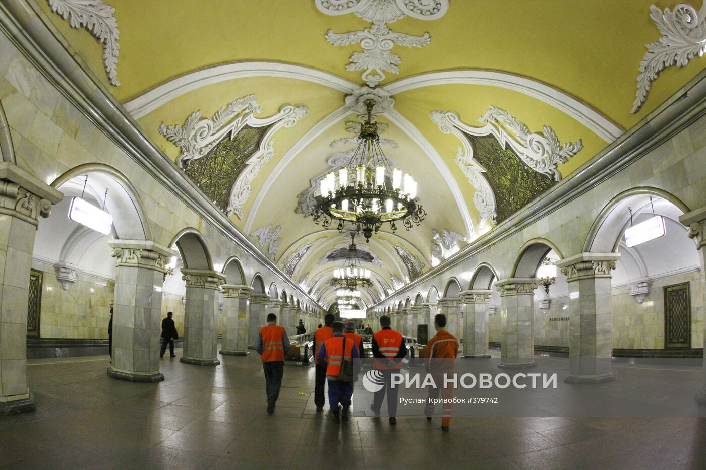 Фото станции метро комсомольская в москве