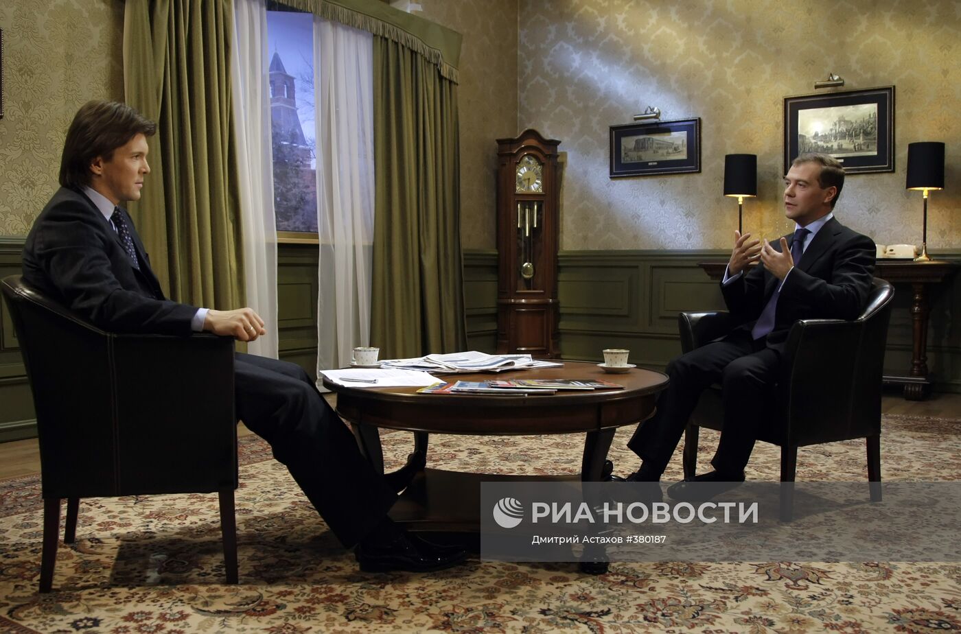 Д.Медведев дал интервью "Первому каналу"