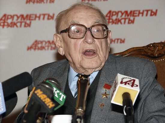 Художник Б.Ефимов