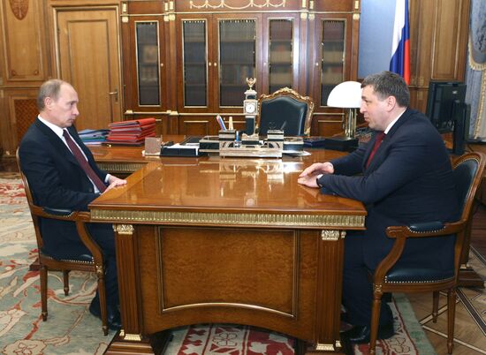 Премьер-министр РФ В.Путин провел рабочую встречу с И.Слюняевым