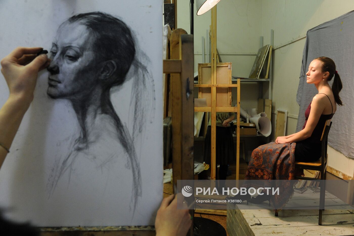 Занятия студентов в Российской Академии живописи