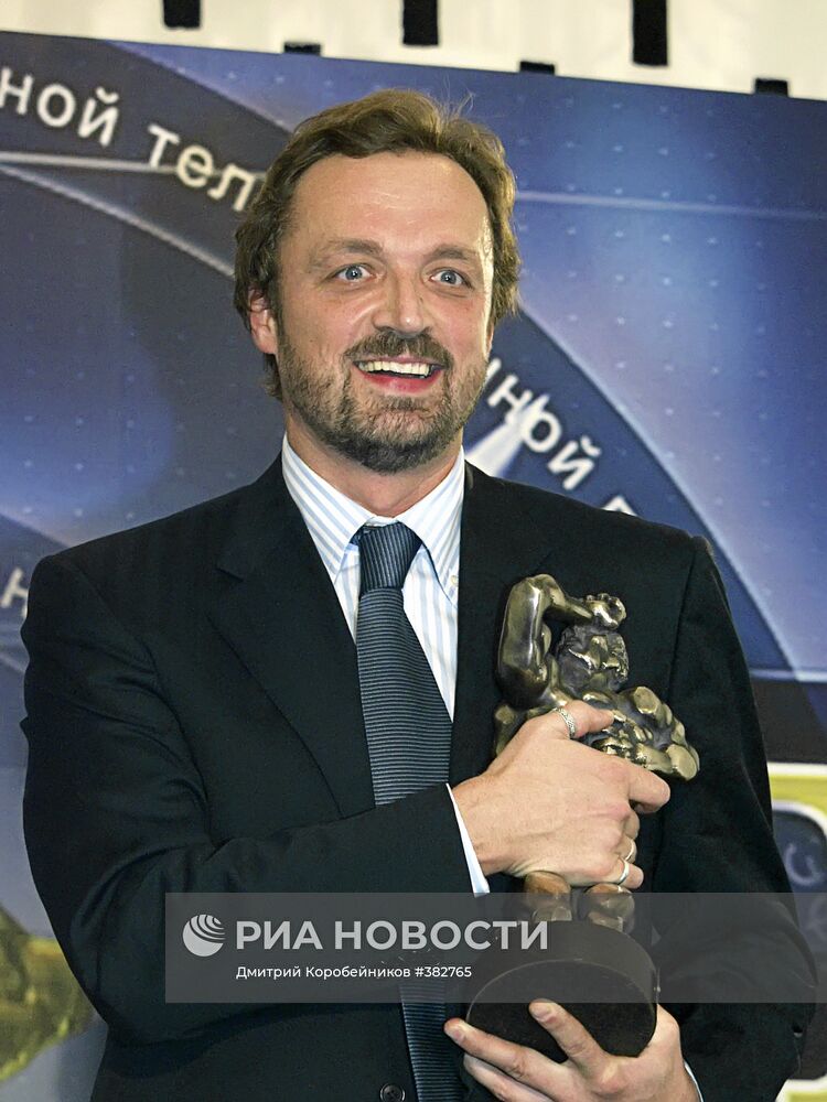 Лауреат "ТЭФИ-2002" В.Гусев