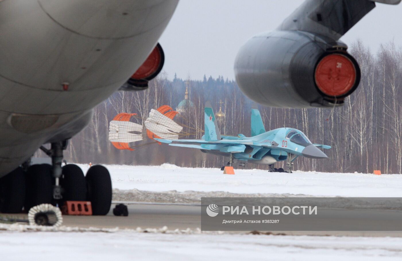 Истребитель-бомбардировщик Су-34 на авиабазе ВВС России Кубинка
