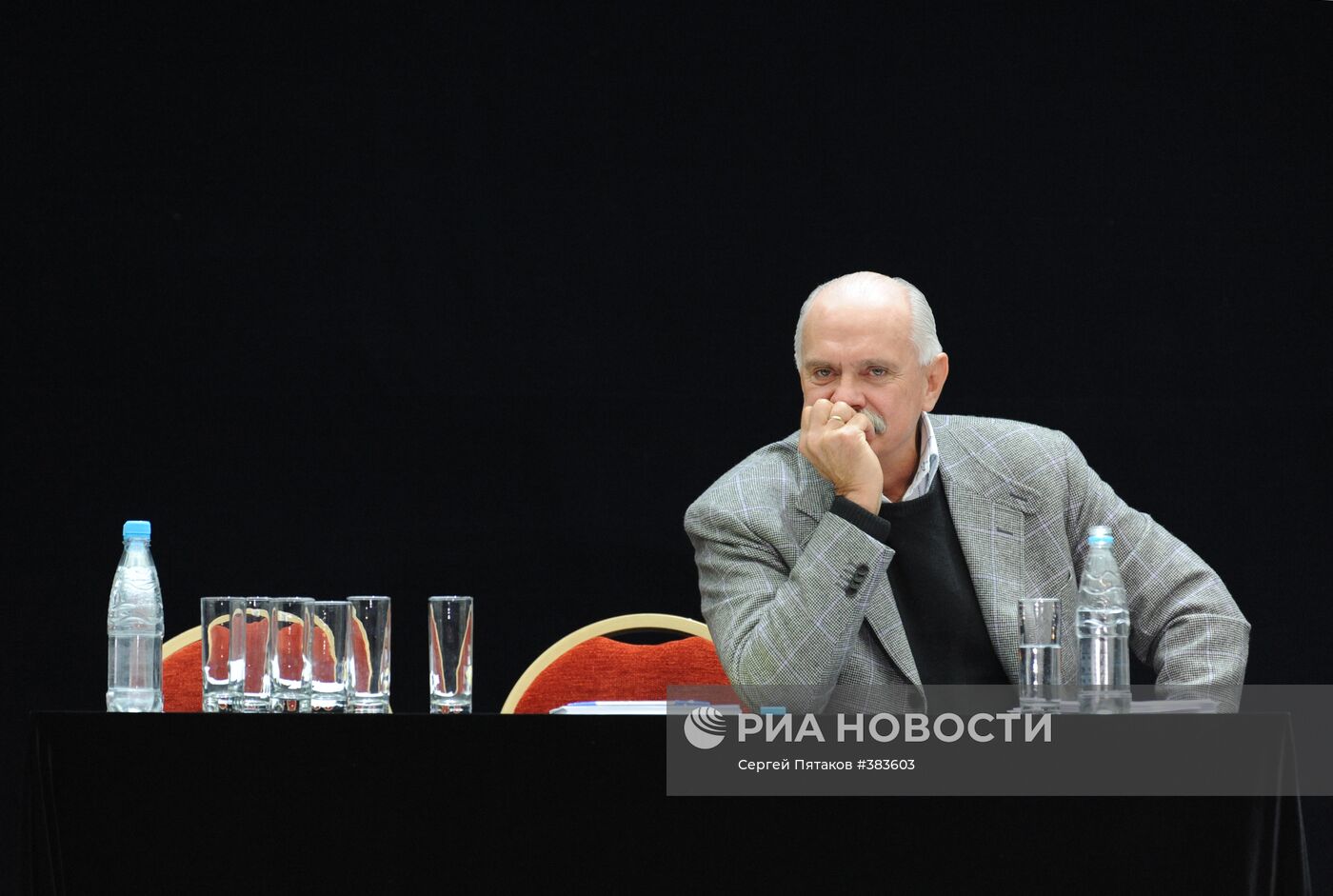 Чрезвычайный съезд союза кинематографистов России