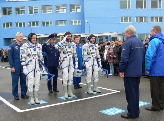 Члены экипажа 19-й основной экспедиции на МКС