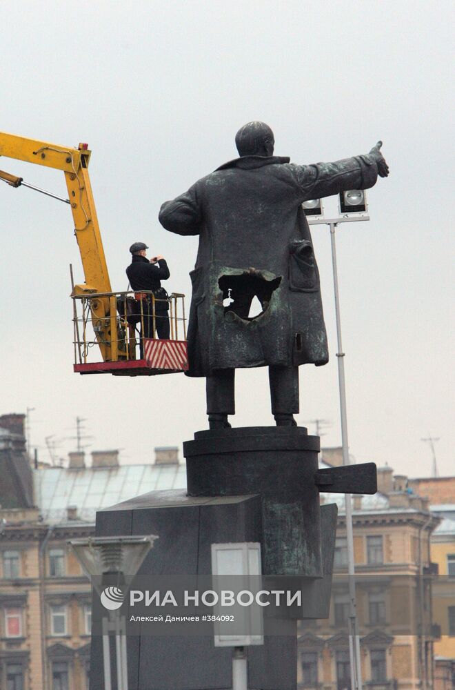 В Санкт-Петербурге взорвали памятник Ленину