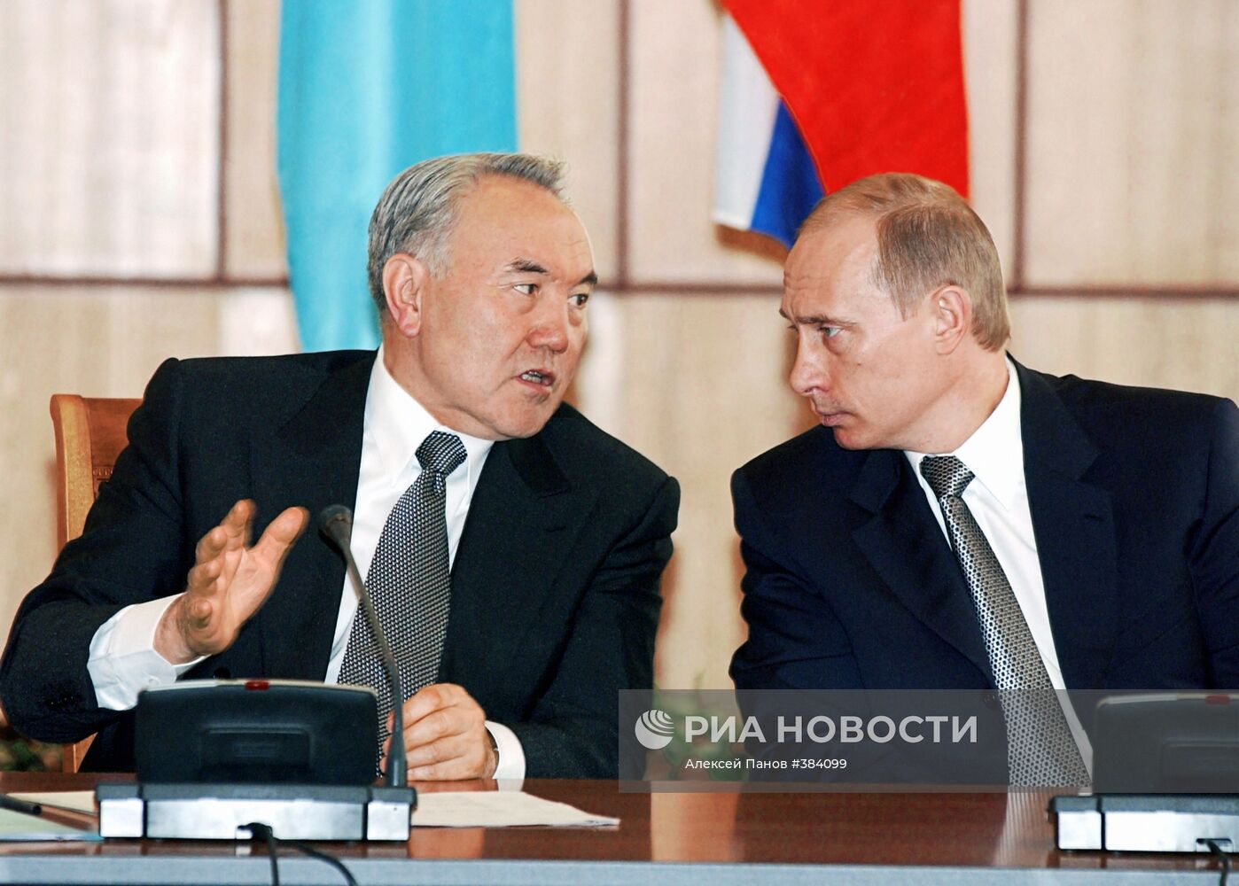 В.Путин и Н.Назарбаев во время переговоров в Омске