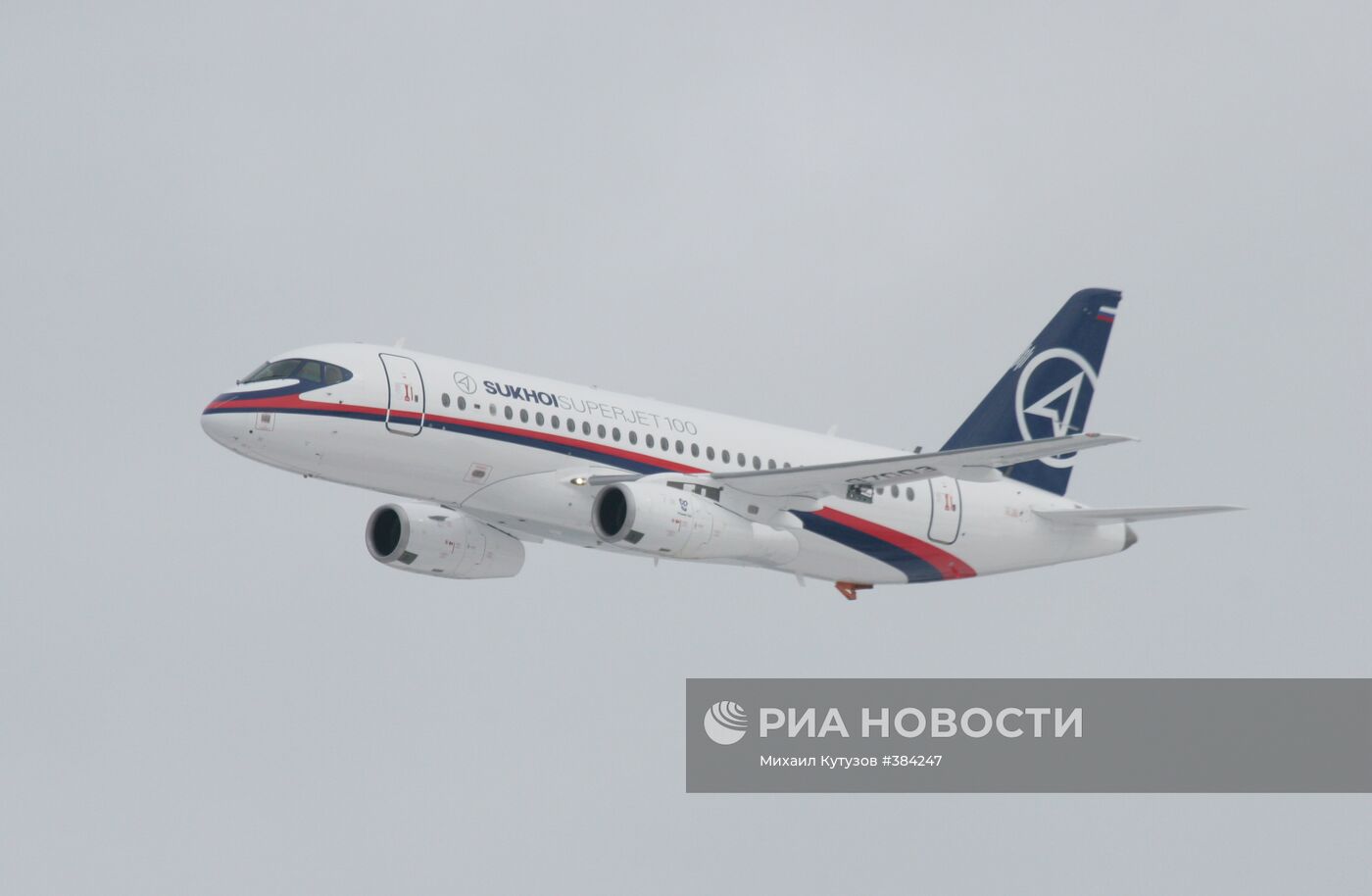 Новый самолет Sukhoi SuperJet-100 в Жуковском