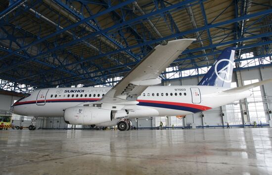 Новый самолет Sukhoi SuperJet-100 в Жуковском
