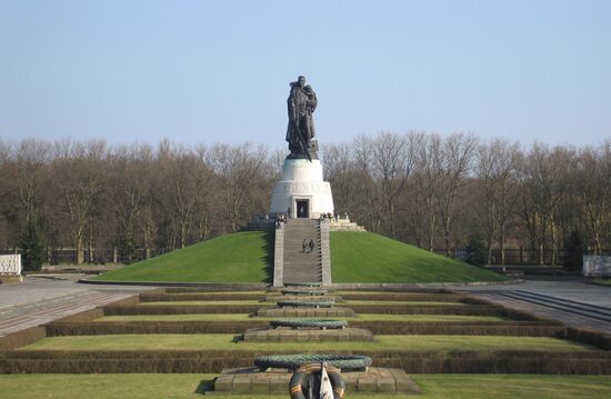 Памятник Солдату-освободителю в Трептов-парке в Берлине