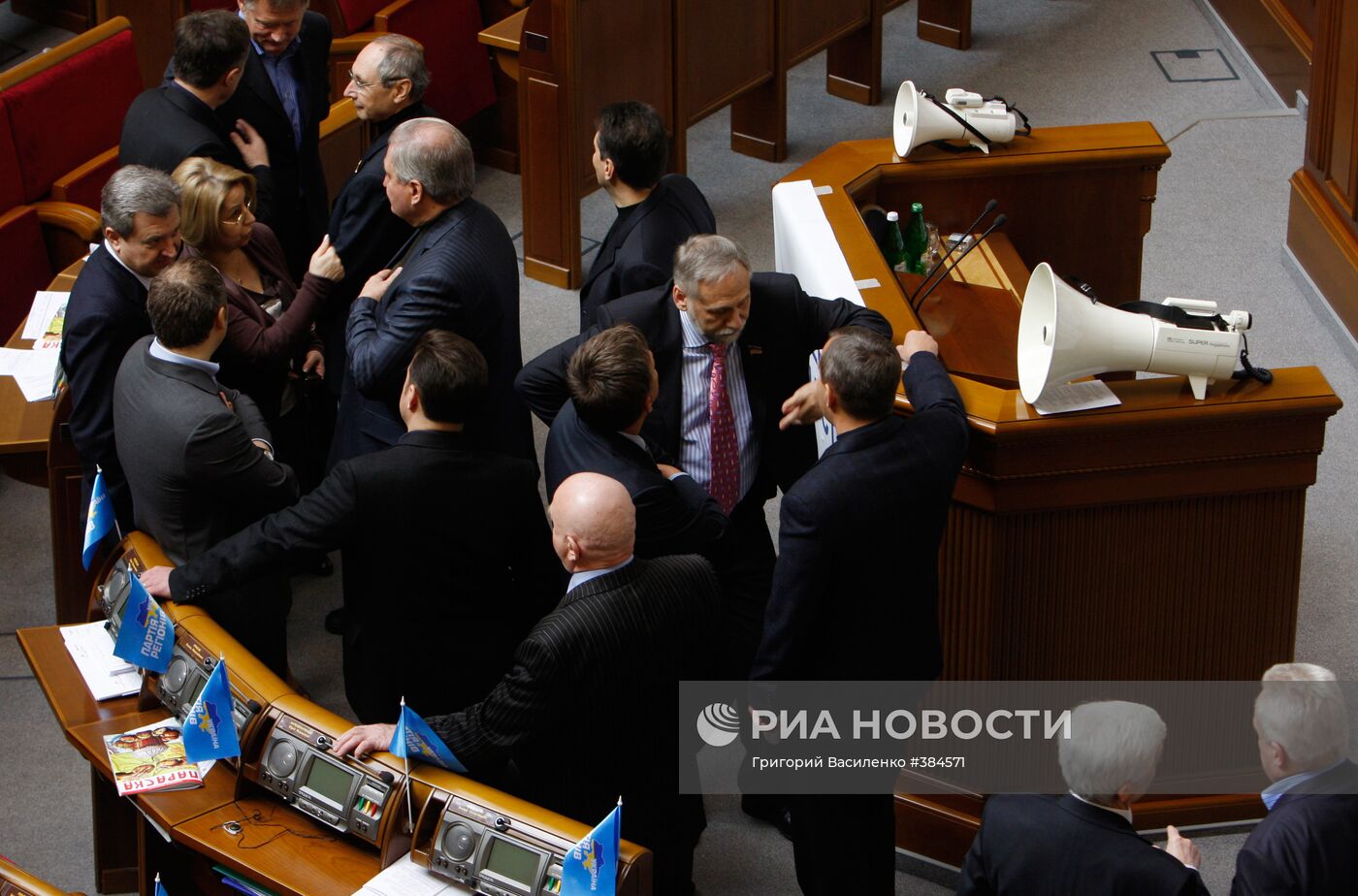 Работа украинского парламента заблокирована