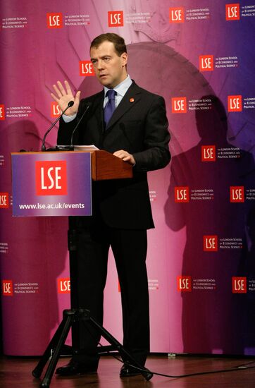 Президент РФ Д. Медведев выступил в Лондонской школе экономики