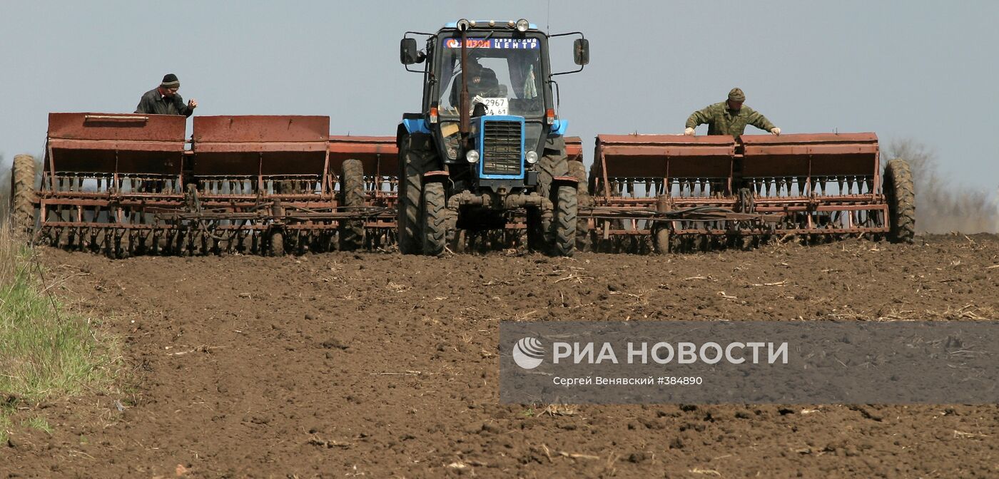 Весенние полевые работы на полях Юга России