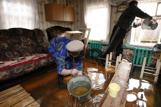 Поселок Первомайский в Казани пострадал от талых вод