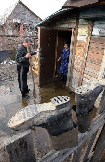 Поселок Первомайский в Казани пострадал от талых вод
