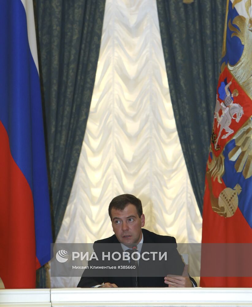 Д.Медведев на заседании Совета по делам инвалидов в Кремле