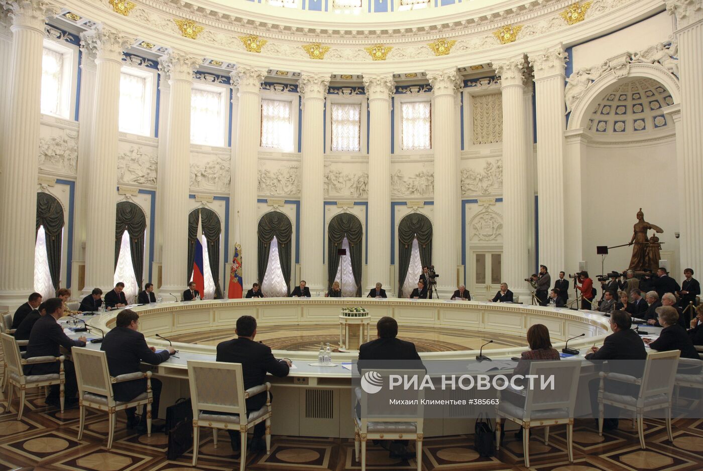 Д.Медведев на заседании Совета по делам инвалидов в Кремле