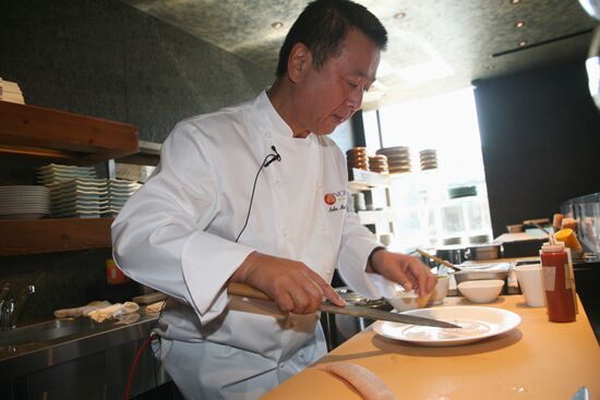 Японский шеф-повар Нобу Мацухиса