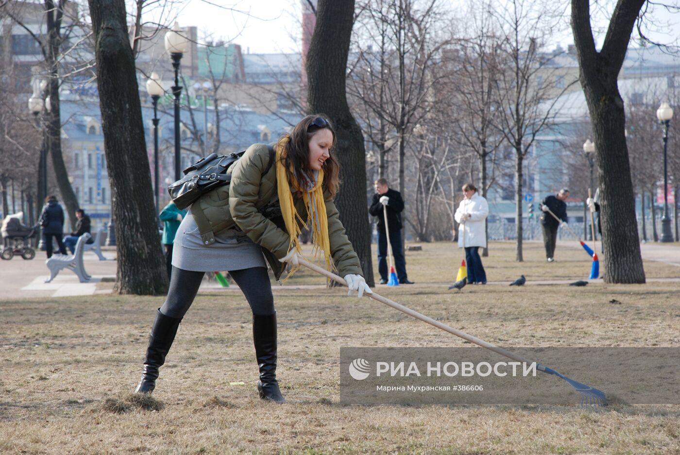 Общегородские субботники проходят в разных городах России