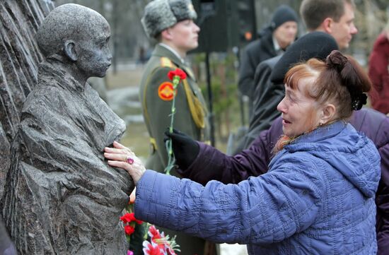 Памятник узникам фашистских концлагерей в Ленинградской области