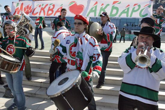 Болельщики перед матчем финала КХЛ "Ак Барс" - "Локомотив"