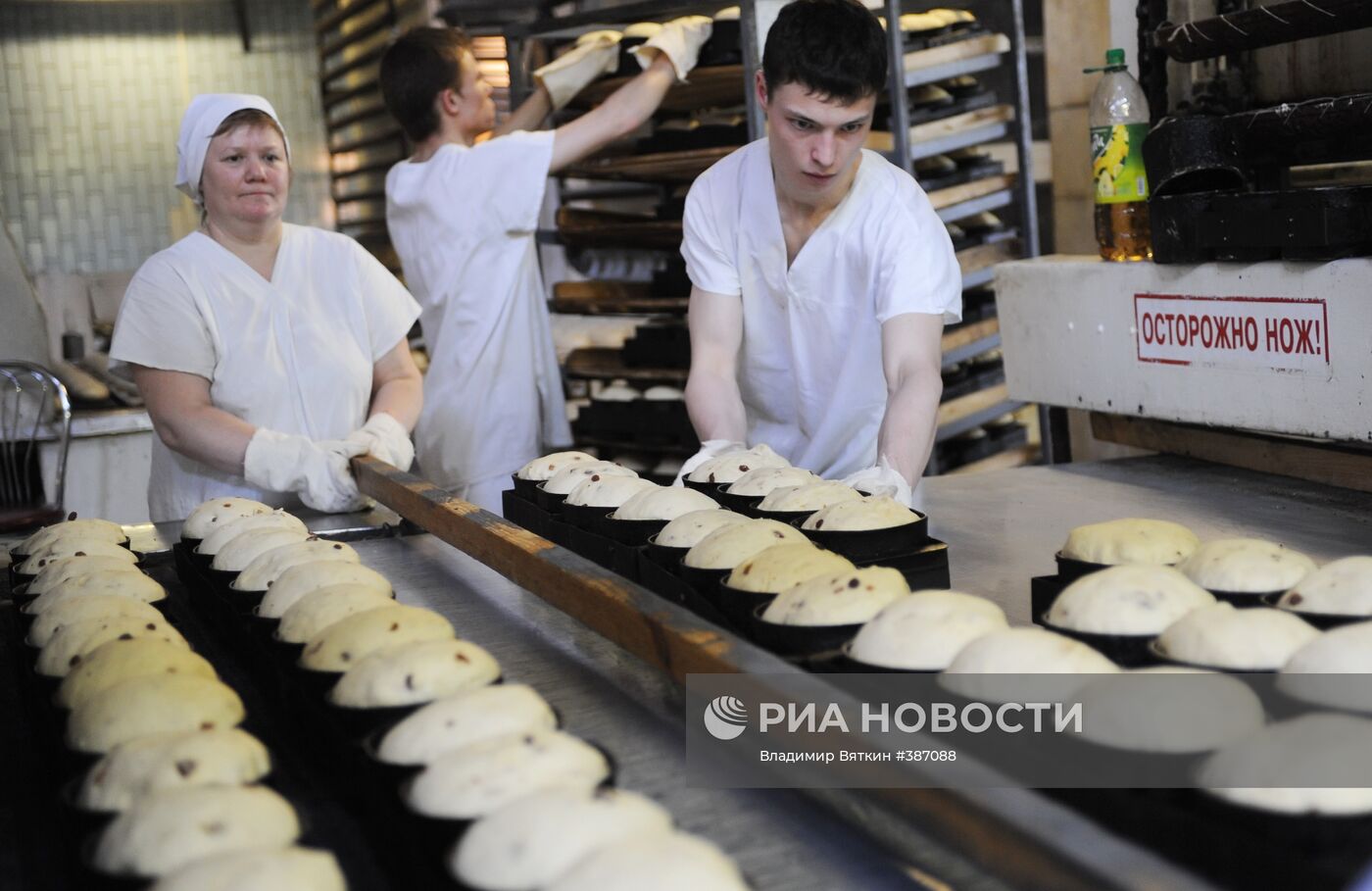 Производство пасхальных куличей на комбинате "Коломенское"