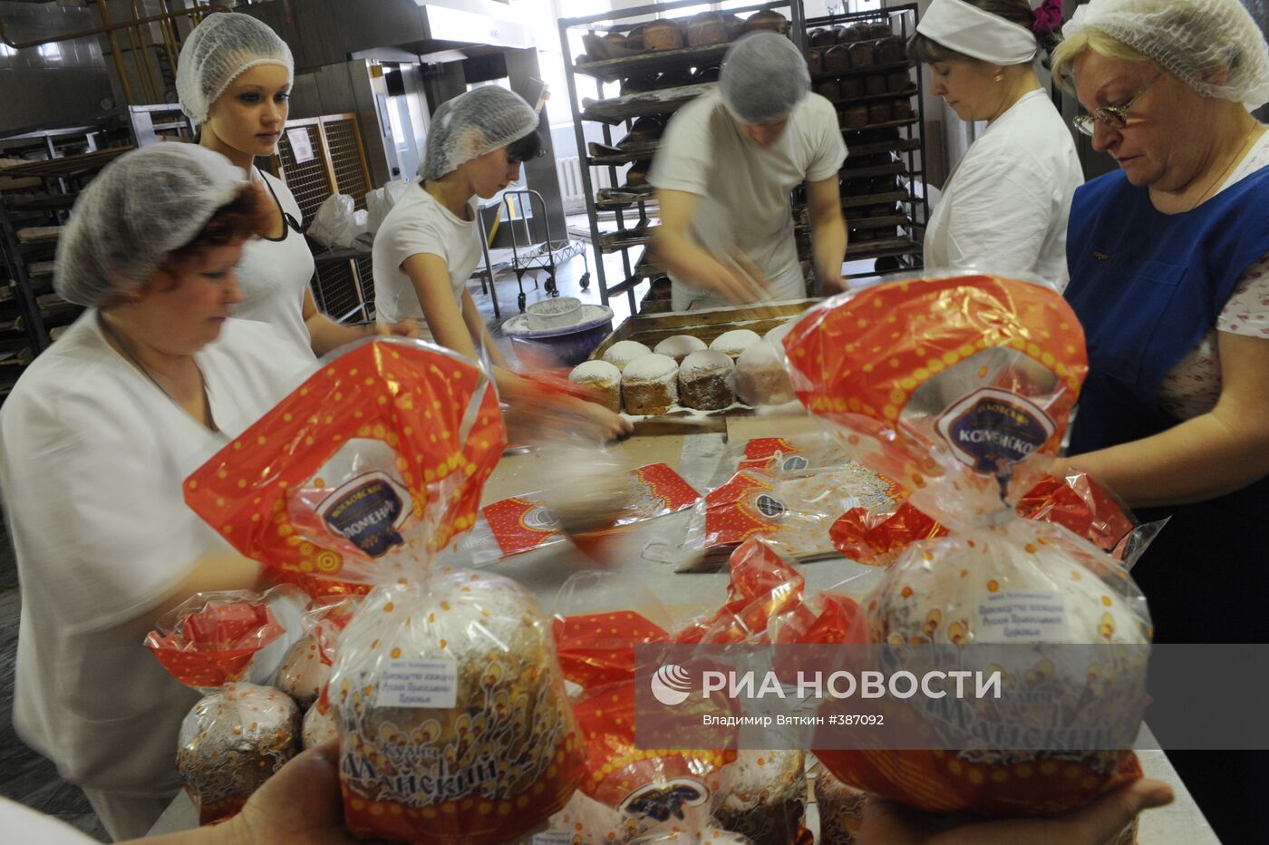 Производство пасхальных куличей на комбинате "Коломенское"