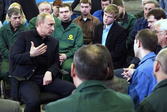 В. Путин посетил вагоностроительный завод в Твери