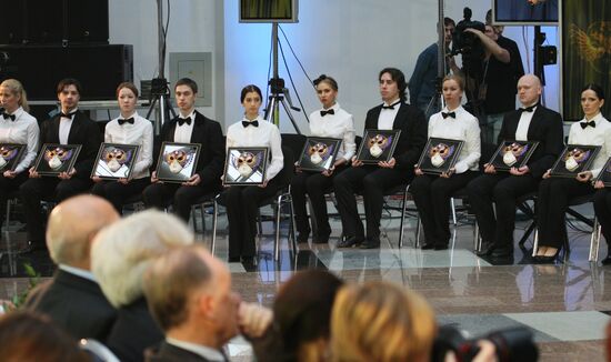 Торжественная церемония вручения премии "Золотая маска" в Москве