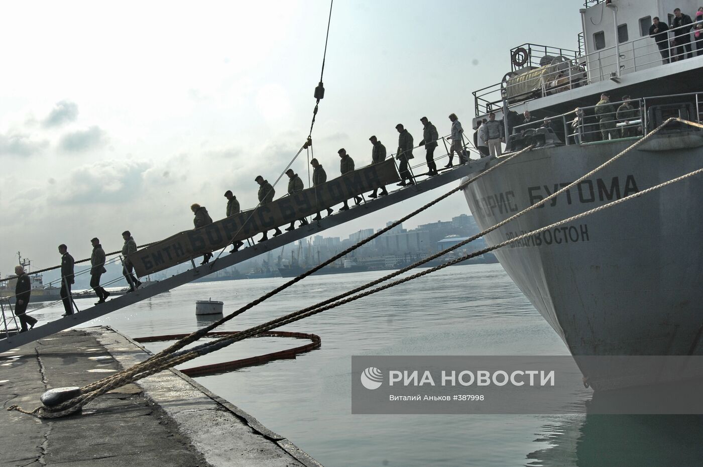 Российские боевые корабли вернулись домой от берегов Сомали