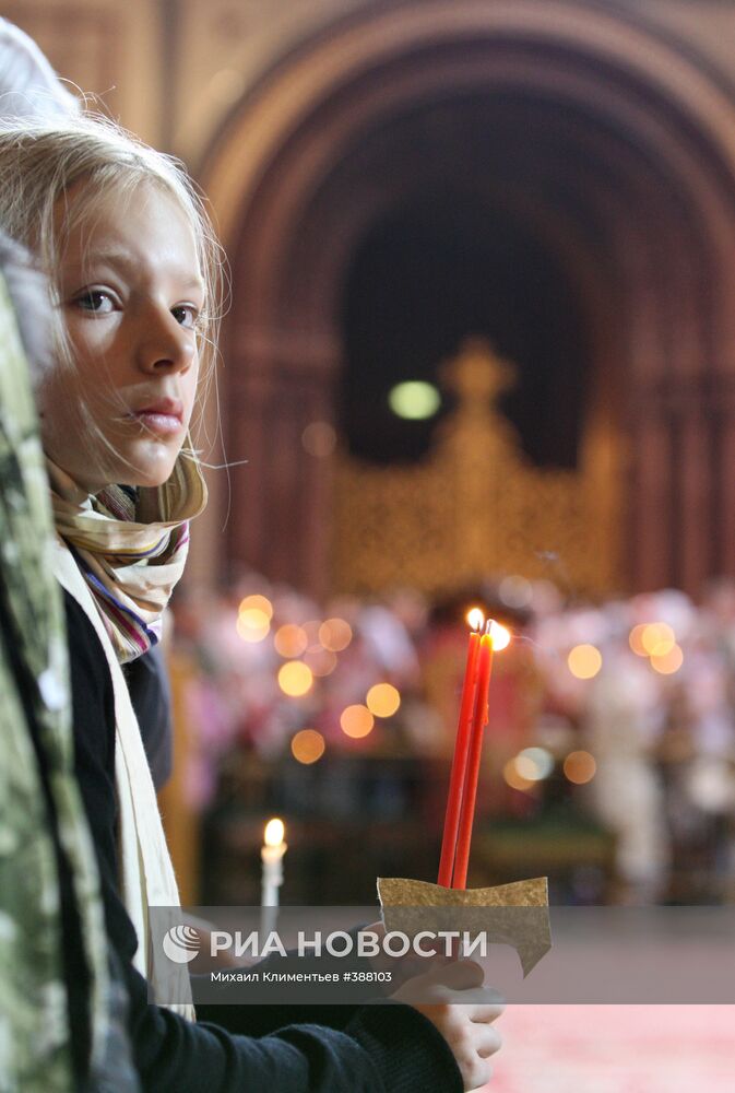 Пасхальное богослужение в храме Христа Спасителя в Москве