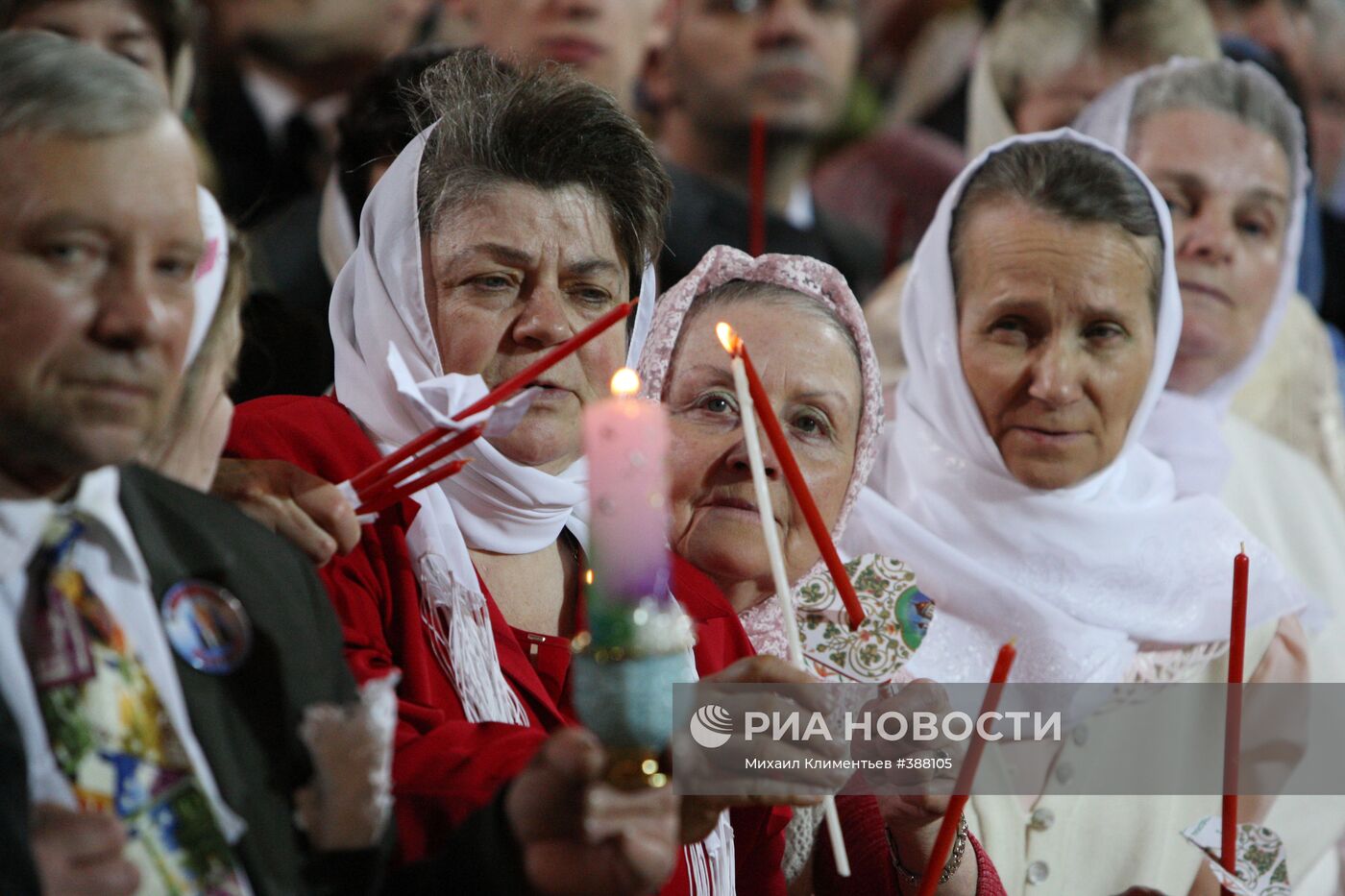 Пасхальное богослужение в храме Христа Спасителя в Москве