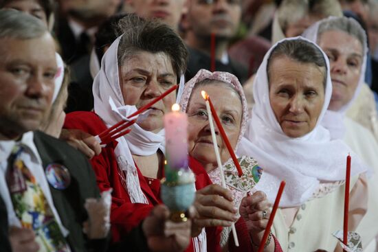 Пасхальное богослужение в храме Христа Спасителя в Москве