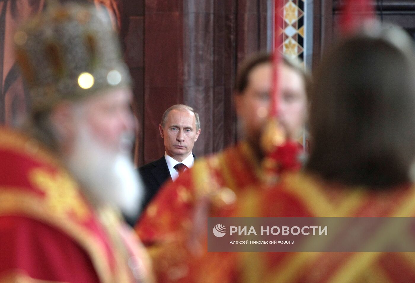 В.Путин на Пасхальном богослужении в храме Христа Спасителя