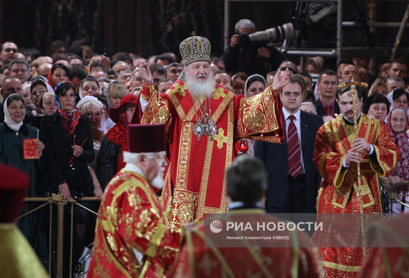 Пасхальное богослужение в храме Христа Спасителя в Москве