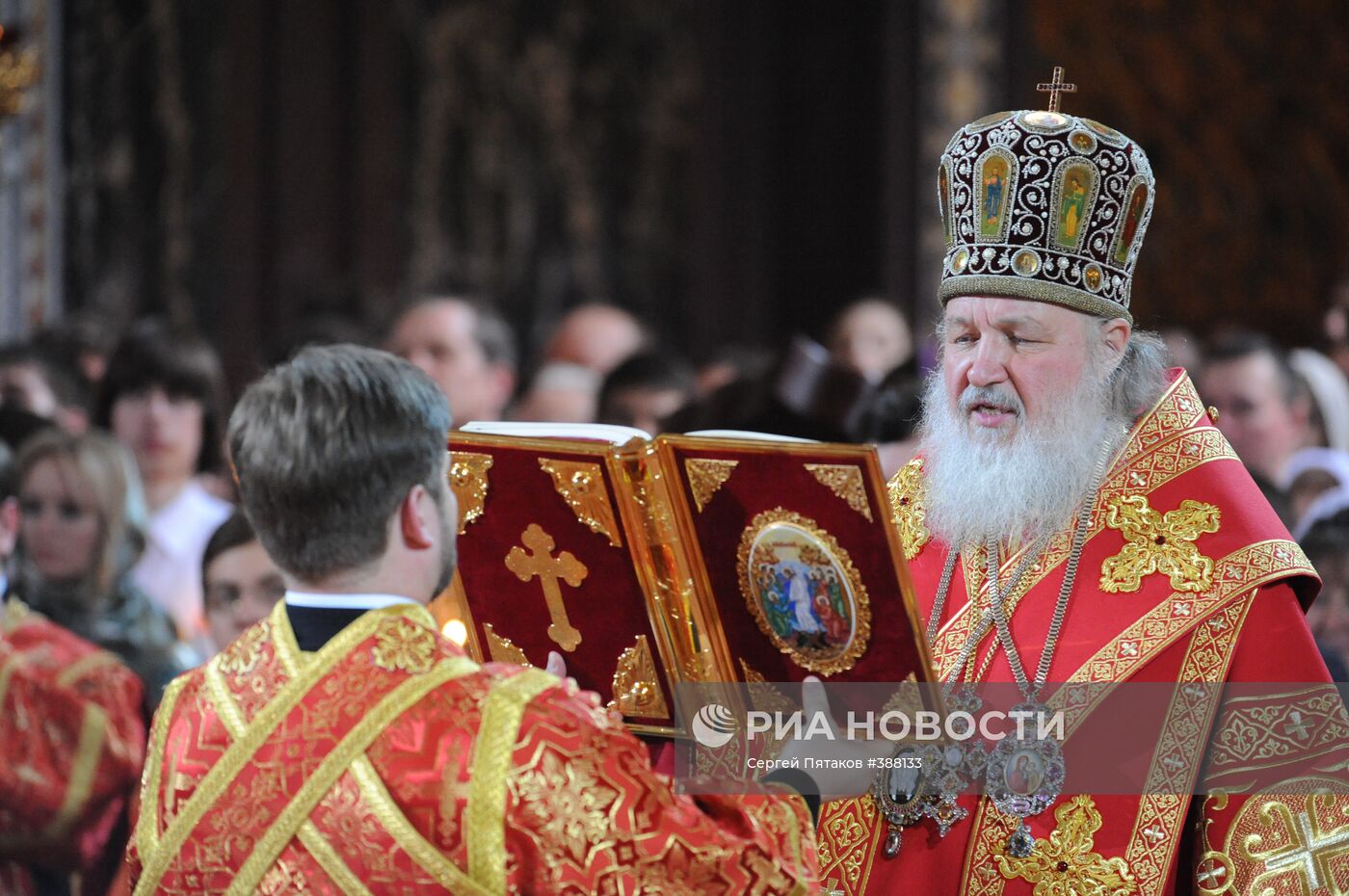 Пасхальное богослужение в храме Христа Спасителя в Москве