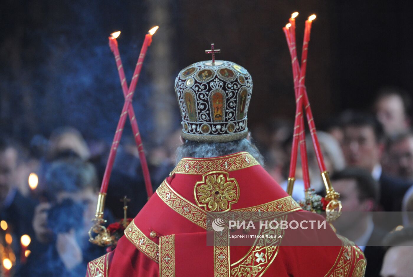 Пасхальное богослужение в храме Христа Спасителя в Москве