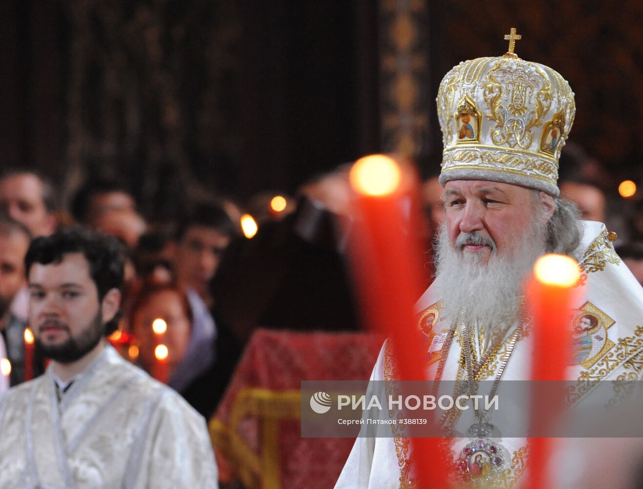 Пасхальное богослужение в храме Христа Спасителя в Москве