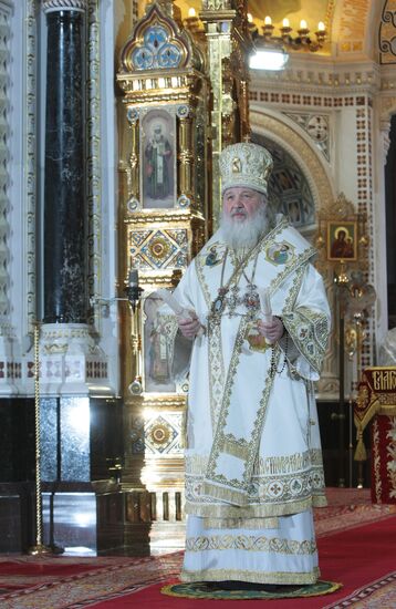 Пасхальное богослужение в храме Христа Спасителя в Москве