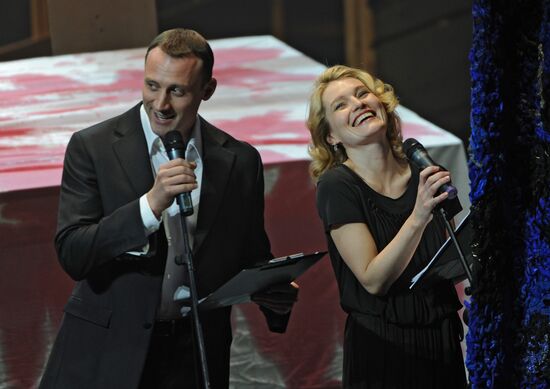 Виктория Толстоганова, Анатолий Белый