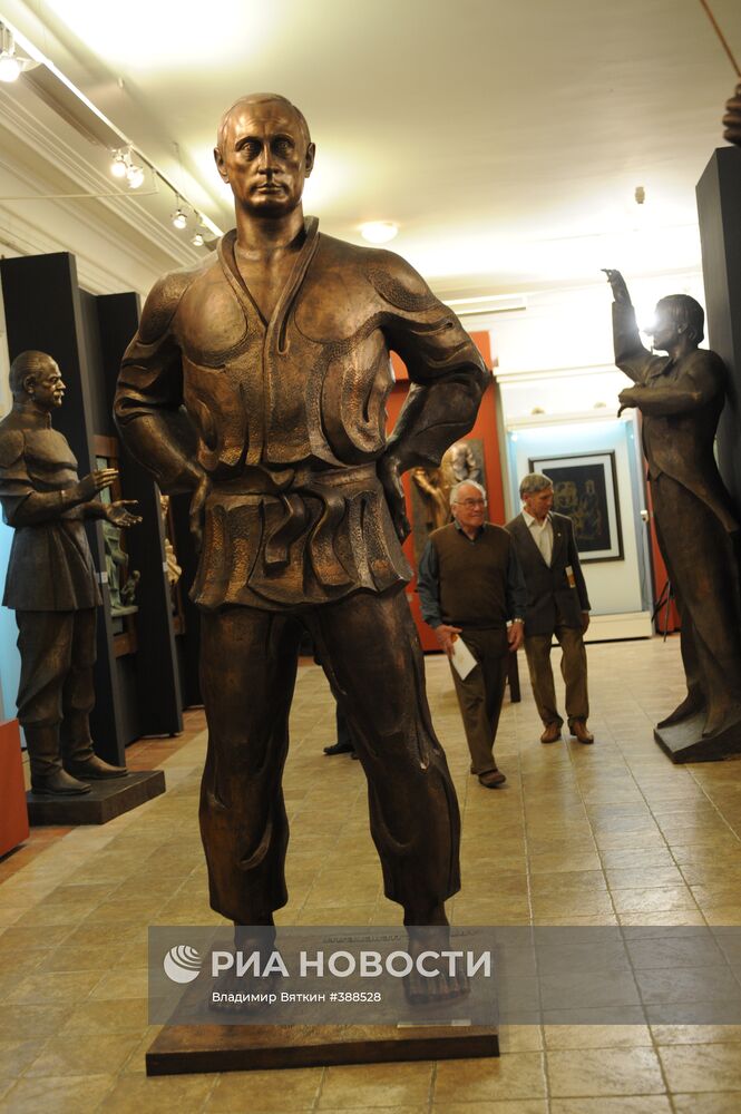 Презентация новых работ З. Церетели цикла "Мои современники"