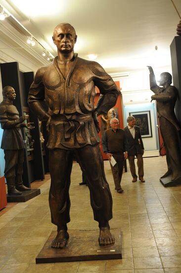 Презентация новых работ З. Церетели цикла "Мои современники"