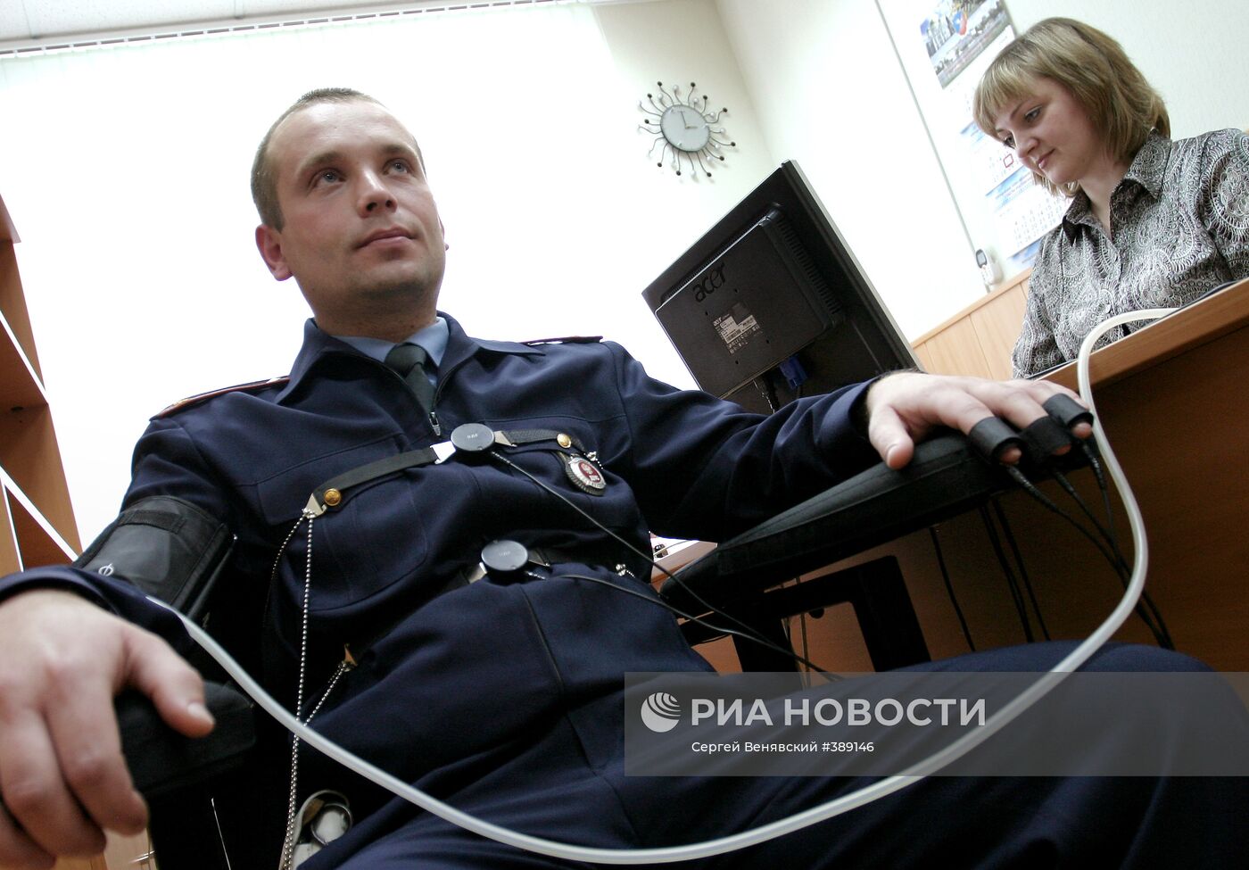Милиционеры Ростовской области проходят проверку на полиграфе