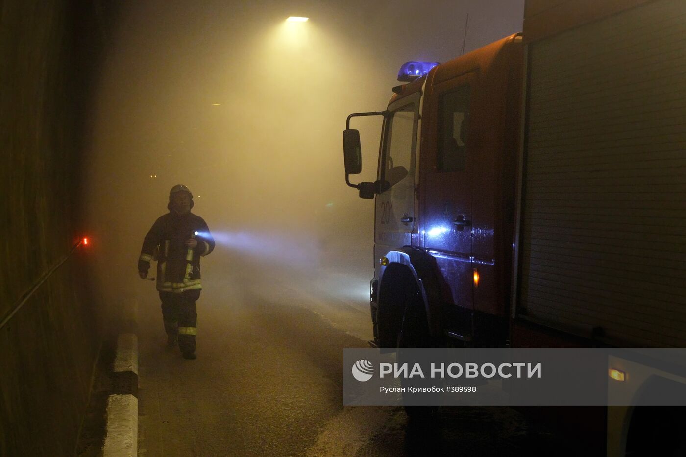 Учения пожарных и спасателей МЧС в Лефортовском тоннеле